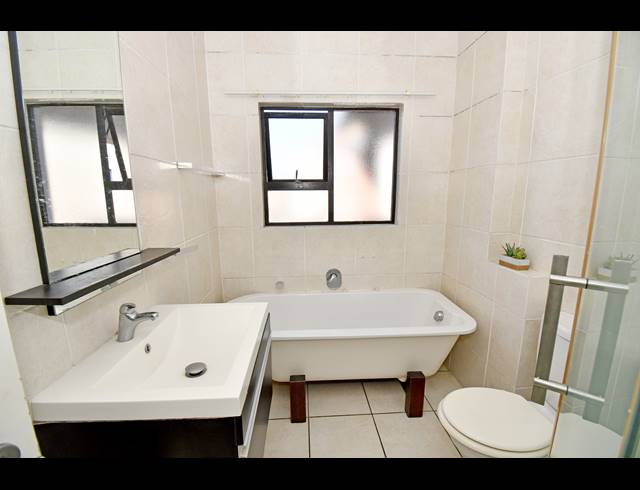 2 BEDROOM APARTMENT FOR SALE IN NOORDHANG